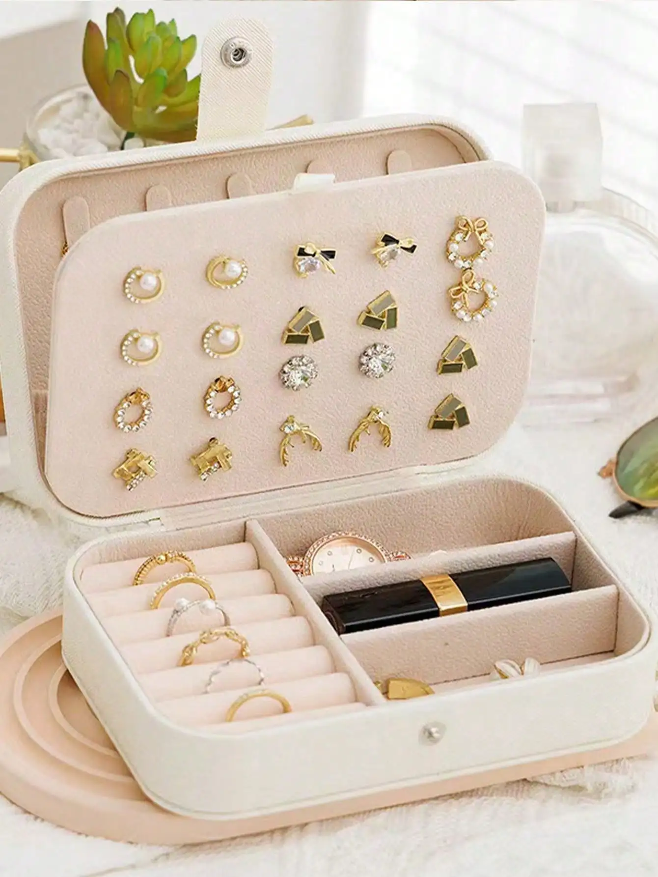 1pc Large Capacity Jewelry Storage Box, Necklace, Earring, Ring Jewelry Display Tray, Simple Compartment Jewelry Display Cabinet, Anti-Dust And Anti-Oxidation, Minimalist Portable Jewelry Box, Travel Jewelry Storage Box, Small Earring Ring Jewelry Box, Su
1pc Large Capacity Jewelry Storage Box, Necklace, Earring, Ring Jewelry Display Tray, Simple Compartment Jewelry Display Cabinet, Anti-Dust And Anti-Oxidation, Minimalist Portable Jewelry Box, Travel Jewelry Storage Box, Small Earring Ring Jewelry Box, Su
