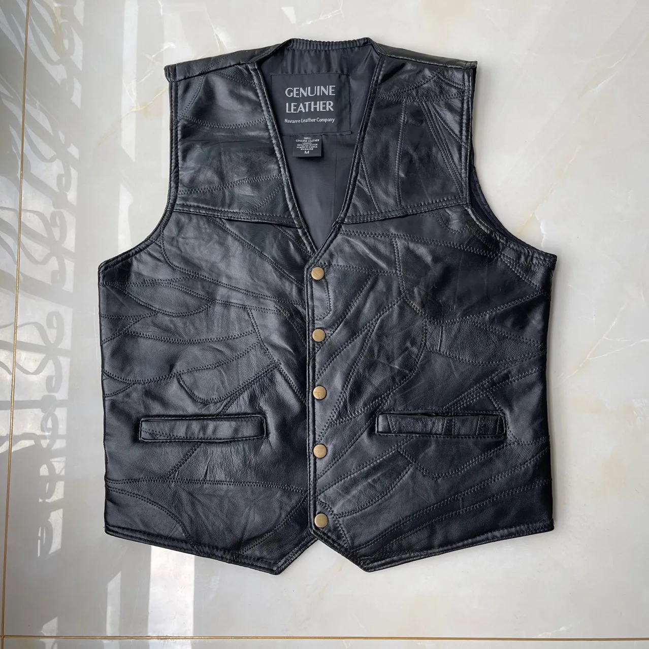 Men's Spliced Leather Vest – Classic All-Season Motorcycle Windbreaker Vest, Universal Fit for Daily Riding & Casual Wear
Men's Spliced Leather Vest – Classic All-Season Motorcycle Windbreaker Vest, Universal Fit for Daily Riding & Casual Wear