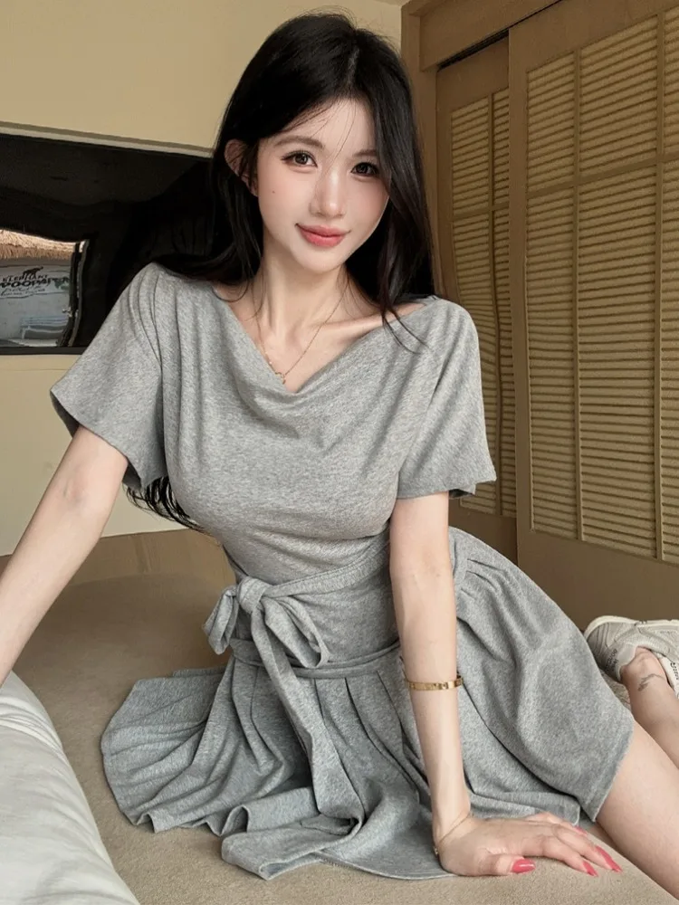 Slim Fit Short Sleeve T-Shirt And High Waist Skirt Two Piece Set Korean Style Commute Casual Summer Fashion plus Size Women
Slim Fit Short Sleeve T-Shirt And High Waist Skirt Two Piece Set Korean Style Commute Casual Summer Fashion plus Size Women