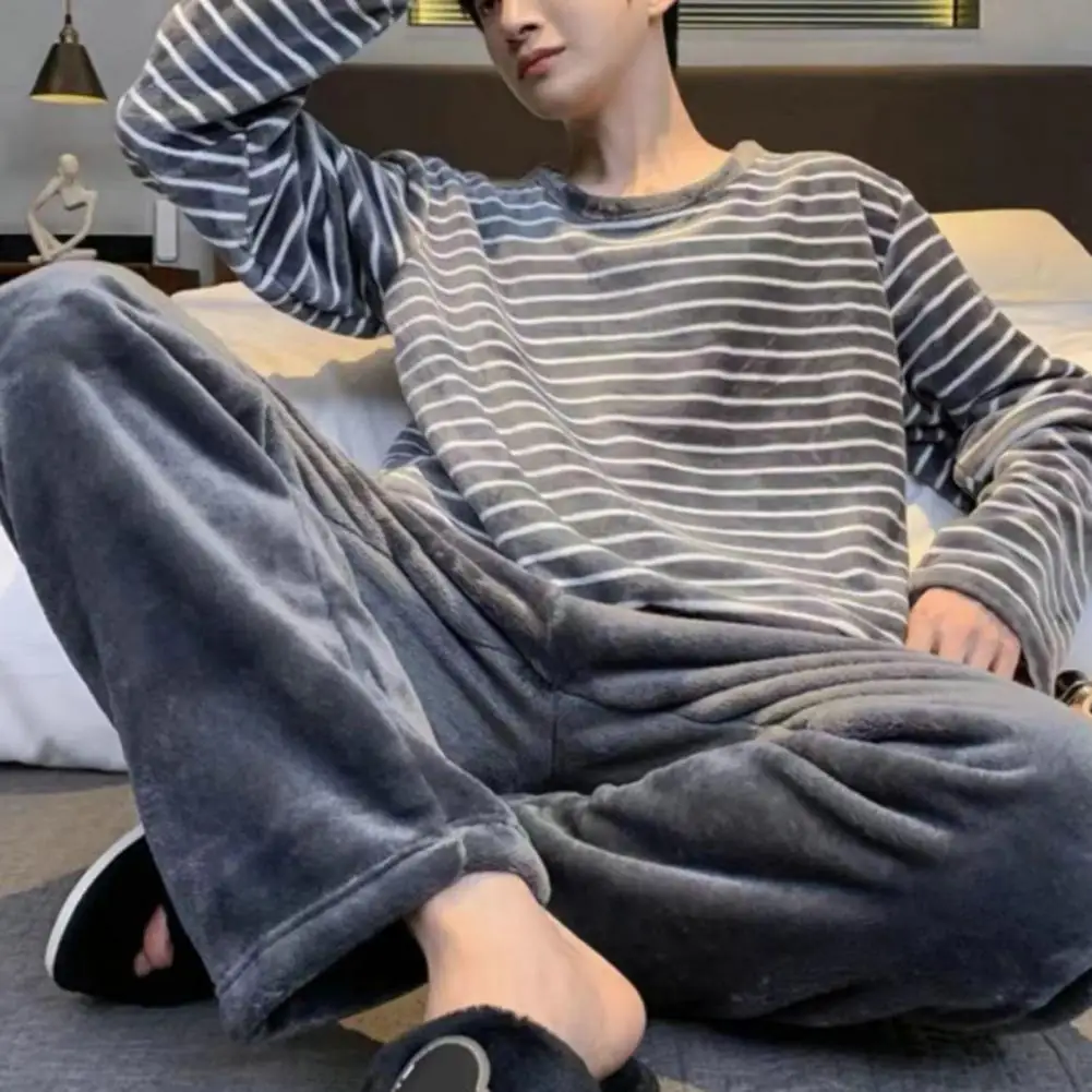 Men Homewear Suit Cozy Men's Winter Pajama Set Striped Round Neck Thick Coral Fleece Elastic Waist Warm Homewear for Fall
Men Homewear Suit Cozy Men's Winter Pajama Set Striped Round Neck Thick Coral Fleece Elastic Waist Warm Homewear for Fall