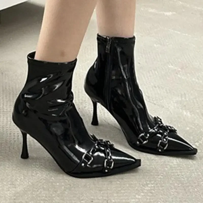 2024 New Pointed Thin Heel Short Boots Fashion Versatile High Heel Metal Buckle Cross Thin Strap Slim Boots
2024 New Pointed Thin Heel Short Boots Fashion Versatile High Heel Metal Buckle Cross Thin Strap Slim Boots