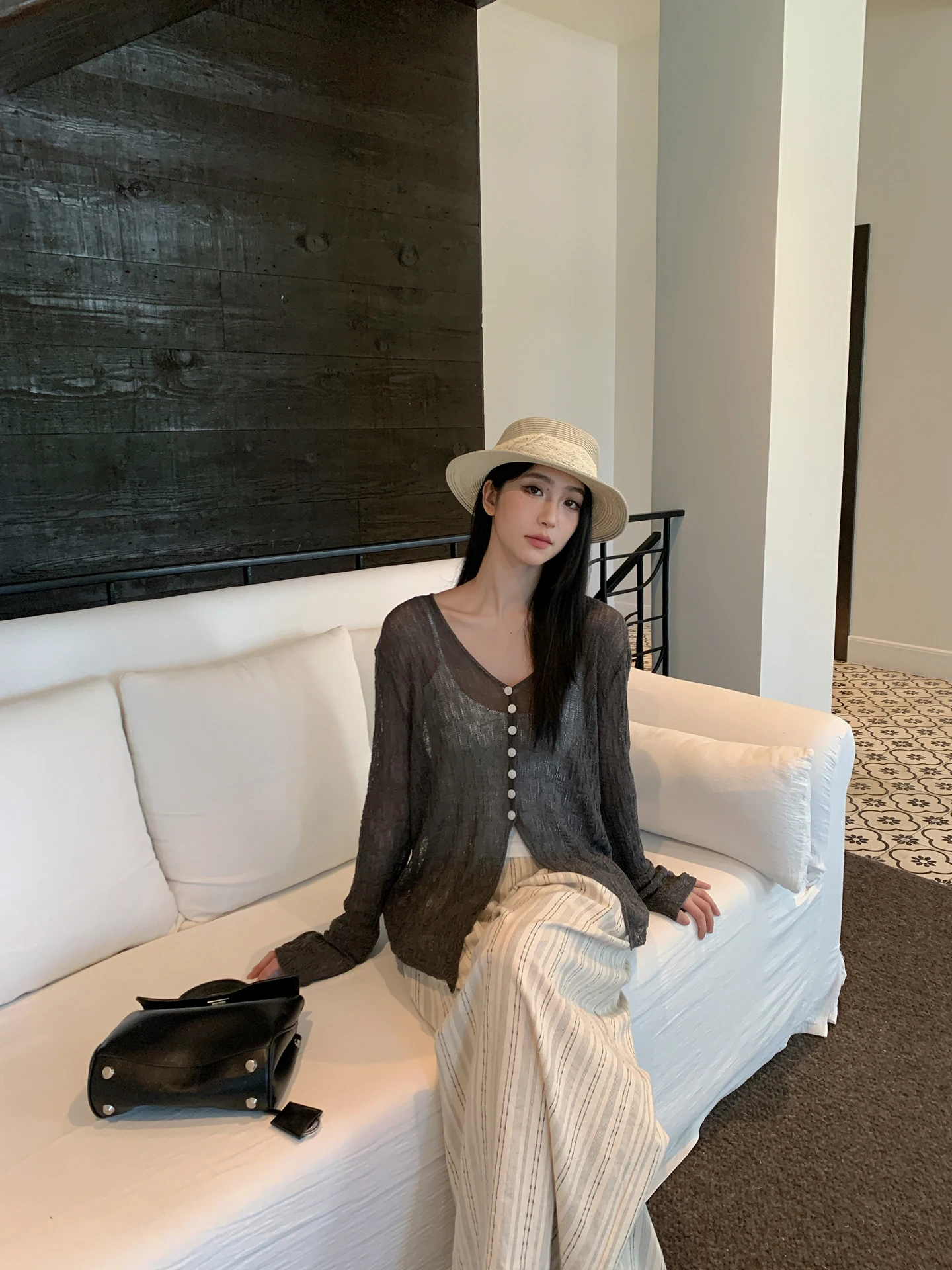 Женский свободный вязаный кардиган SMBL RAIN с полупрозрачным V-образным вырезом, длинными рукавами, повседневный, осенний, модный
Женский свободный вязаный кардиган SMBL RAIN с полупрозрачным V-образным вырезом, длинными рукавами, повседневный, осенний, модный