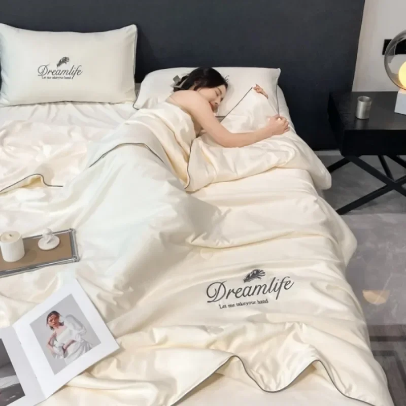 2025 new summer washed ice silk dream feather summer quilt four-piece cool silky comfortable summer quilt
2025 new summer washed ice silk dream feather summer quilt four-piece cool silky comfortable summer quilt