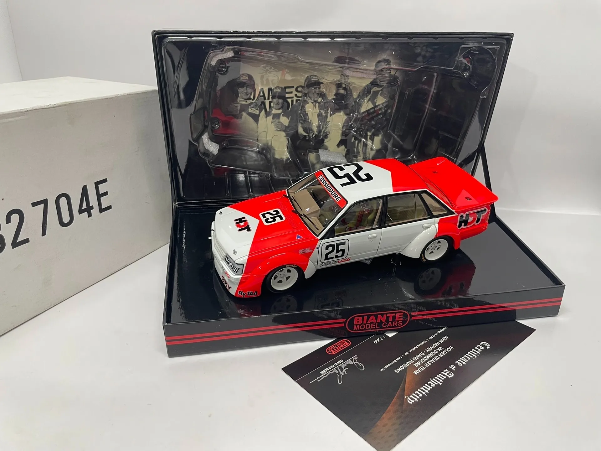Biante 1:18 VK #25 Simulation Limited Edition All Open Alloy Metal Static Car Model Toy Gift
Biante 1:18 VK #25 Simulation Limited Edition All Open Alloy Metal Static Car Model Toy Gift