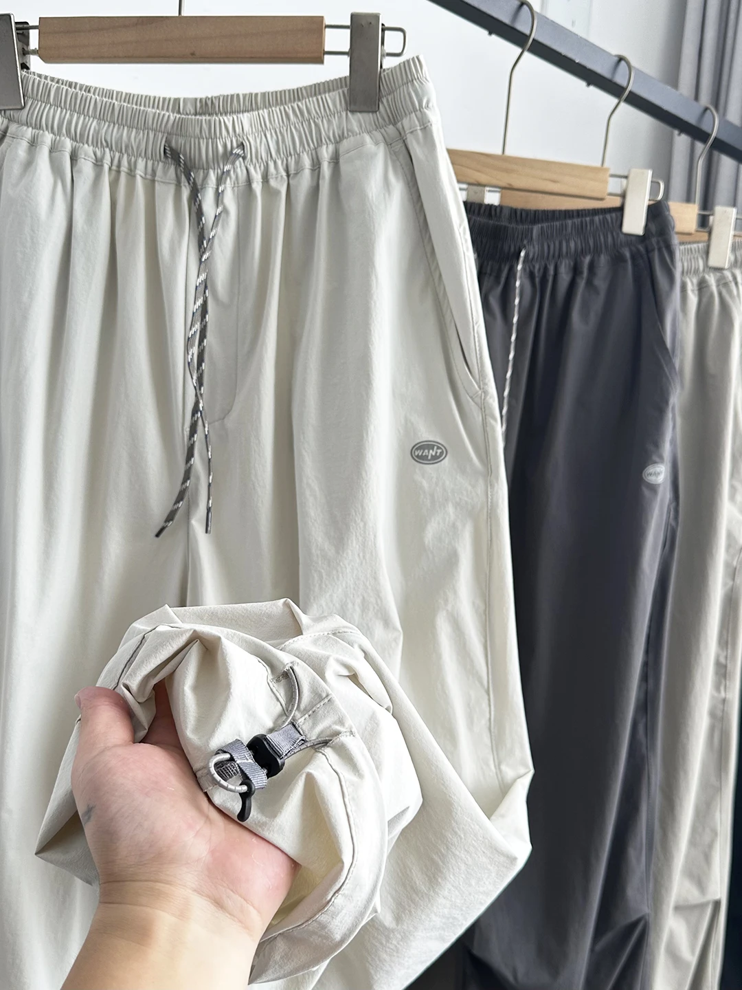 Lightweight Breathable Cool Feeling Elastic Nylon Fabric Wear Resistant Waterproof Outdoor Loose Paratrooper Pants Long Trousers
Lightweight Breathable Cool Feeling Elastic Nylon Fabric Wear Resistant Waterproof Outdoor Loose Paratrooper Pants Long Trousers