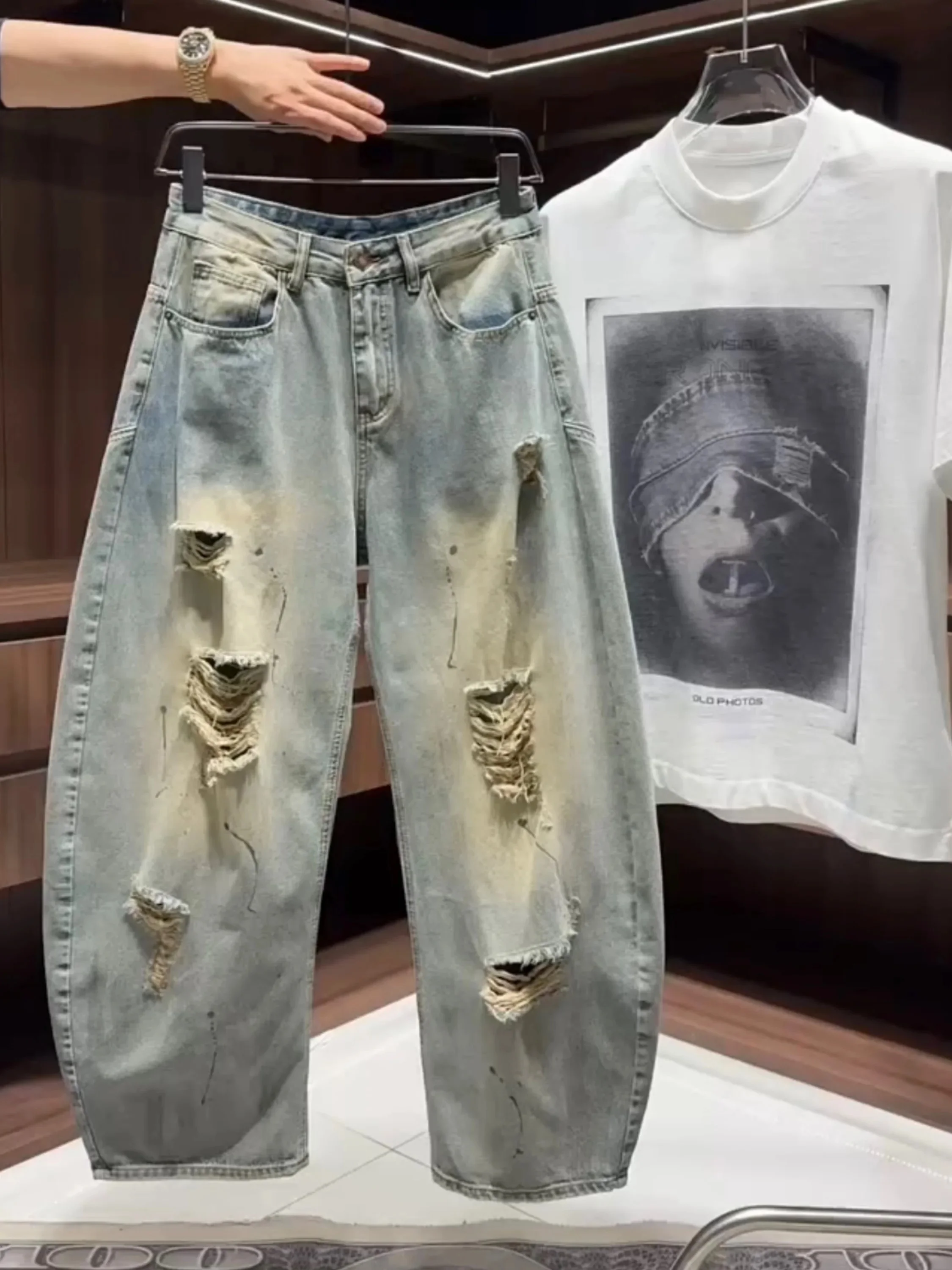 Retro American Graffiti Spray Painted Distressed Knife Wide Leg Jeans Loose Floor Length Unisex Cotton Denim Pants
Retro American Graffiti Spray Painted Distressed Knife Wide Leg Jeans Loose Floor Length Unisex Cotton Denim Pants