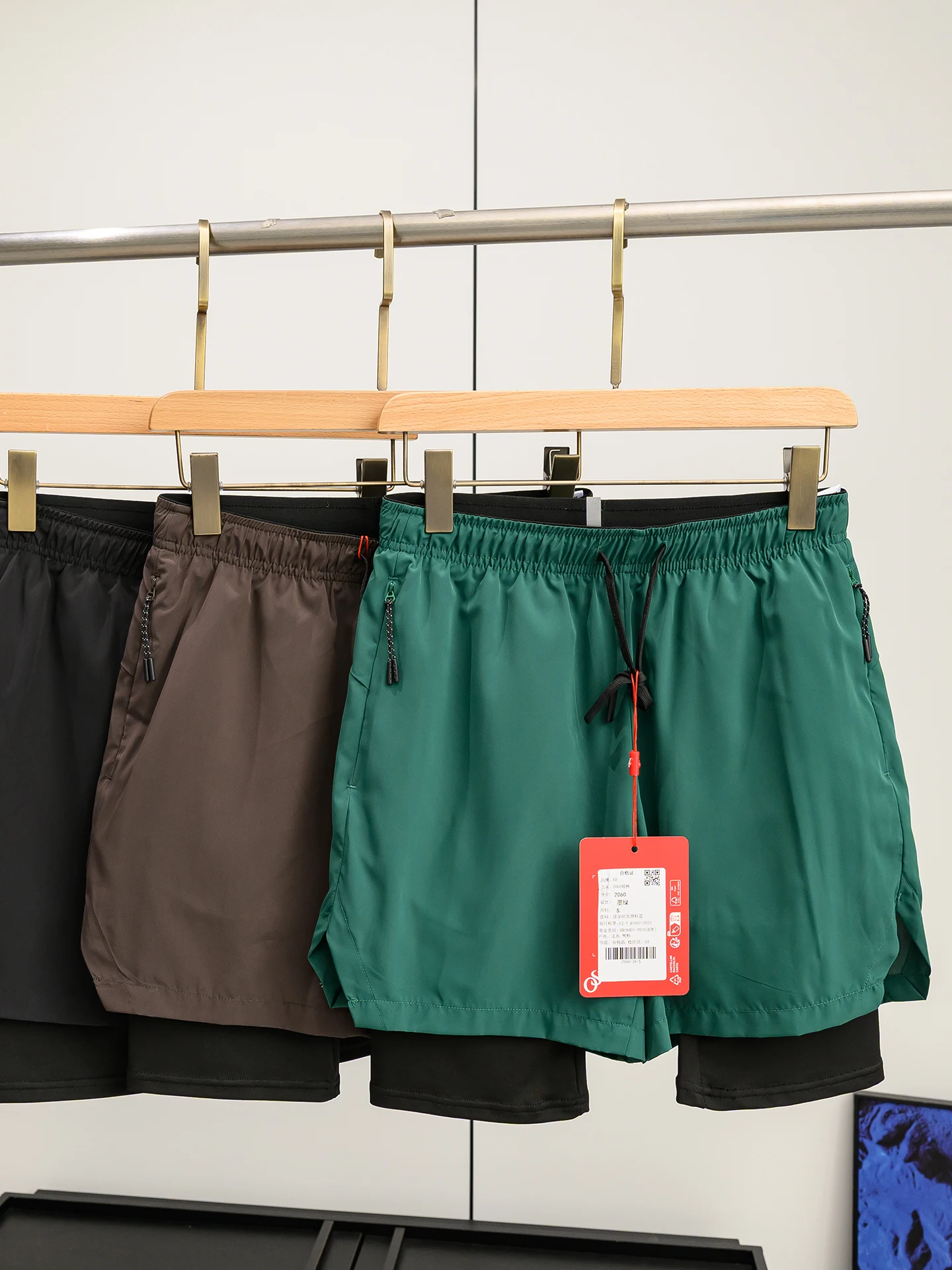 Outdoor Sports Men's Quick Dry Breathable Five-Quarter Shorts Running Fitness Shorts Cargo Length Shorts Two-In-One Design
Outdoor Sports Men's Quick Dry Breathable Five-Quarter Shorts Running Fitness Shorts Cargo Length Shorts Two-In-One Design