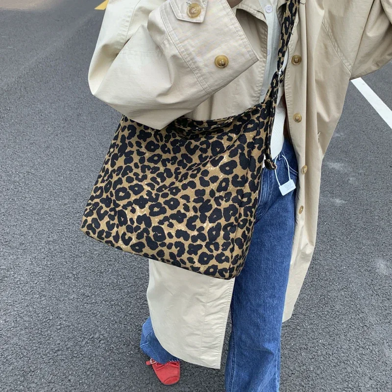 Vintage Luxury Diaper Bag For Women Elegant Crossbody Bag Minimalist Designer Tote Leather For The Modern Stylish Woman
Vintage Luxury Diaper Bag For Women Elegant Crossbody Bag Minimalist Designer Tote Leather For The Modern Stylish Woman