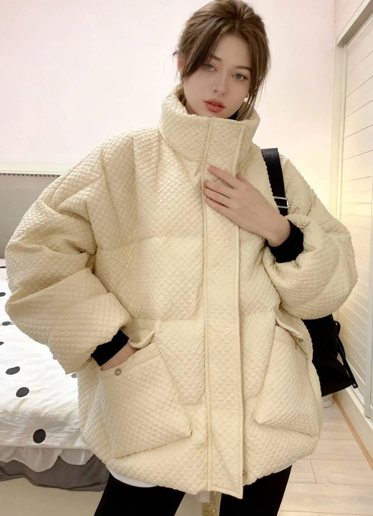 Парки женские уличные осенние художественные диагональные с застежкой-клапаном клетчатая блузка со смешанной подкладкой для похудения современная чистая одежда очаровательный OL
Парки женские уличные осенние художественные диагональные с застежкой-клапаном клетчатая блузка со смешанной подкладкой для похудения современная чистая одежда очаровательный OL