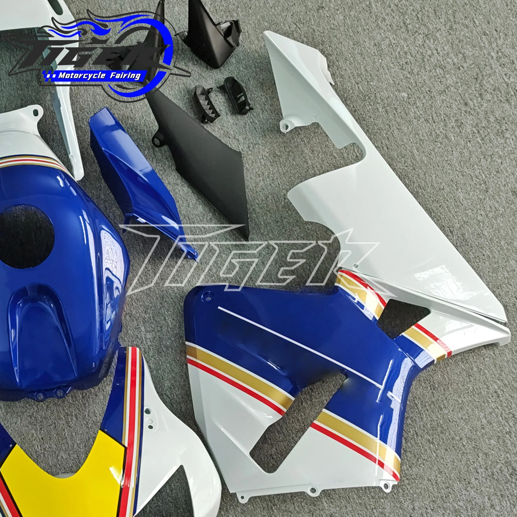Fit For HONDA CBR 600RR F5 2003 2004 Carbon Painted Side Ram Air Duct Finish Cover Fairing CBR600RR Motorcycle Accessories
Fit For HONDA CBR 600RR F5 2003 2004 Carbon Painted Side Ram Air Duct Finish Cover Fairing CBR600RR Motorcycle Accessories
