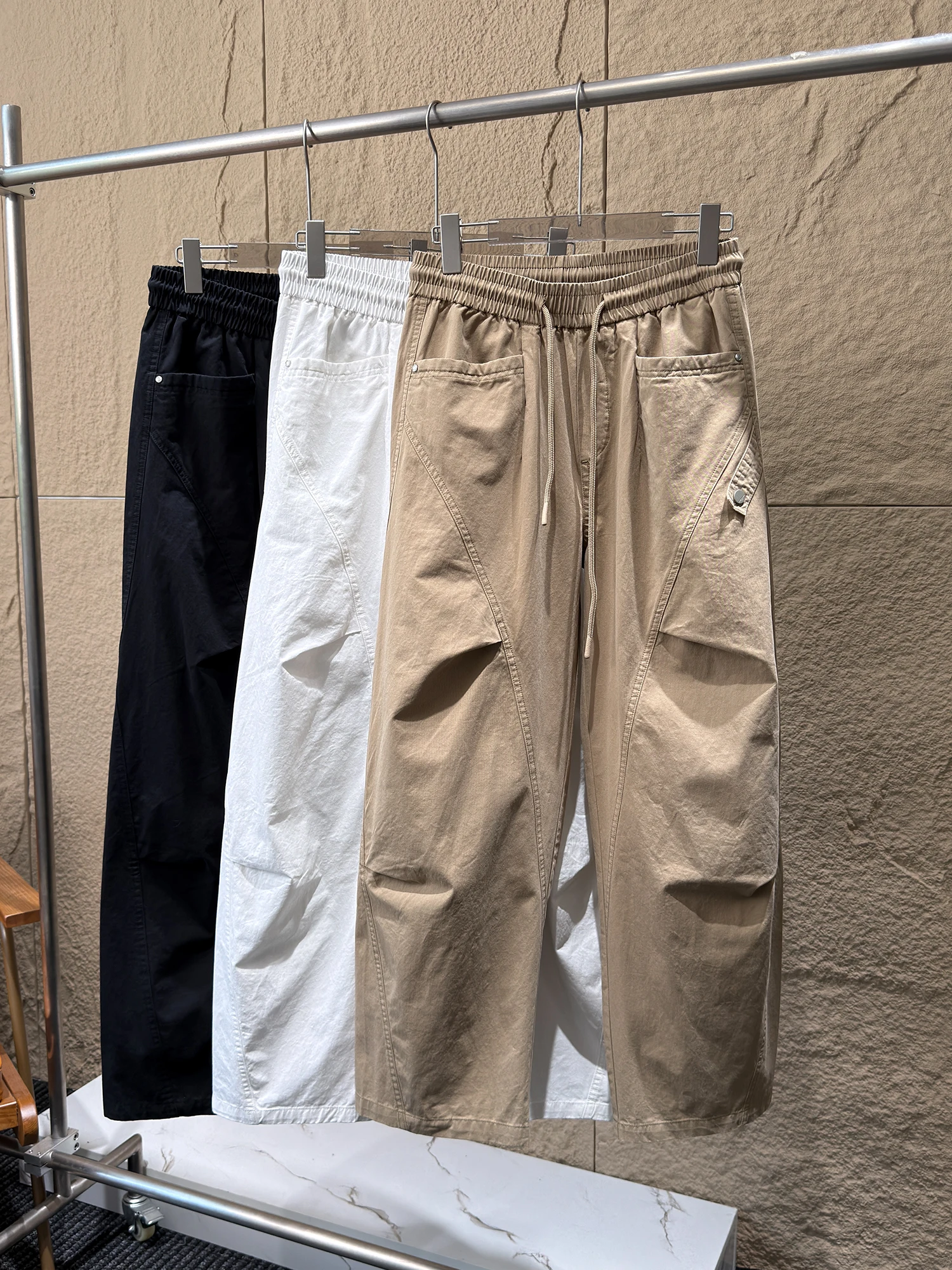 Heavyweight Pure Cotton Khaki! 3D Deconstruction! Spring Summer Men's Thin Splice Loose Shape Work Pants Trend
Heavyweight Pure Cotton Khaki! 3D Deconstruction! Spring Summer Men's Thin Splice Loose Shape Work Pants Trend
