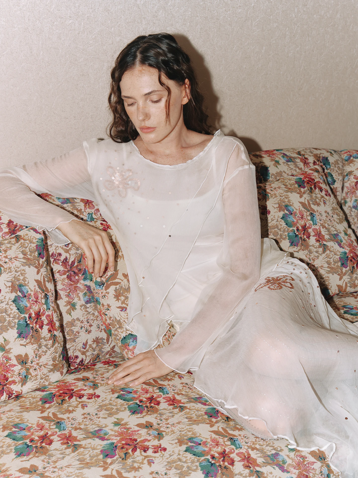 Silk Embroidered Sequin Me Long Sve round Ne Women's T-irt Casual Sle Loose Fit Autumn Collection Ele Feel
Silk Embroidered Sequin Me Long Sve round Ne Women's T-irt Casual Sle Loose Fit Autumn Collection Ele Feel
