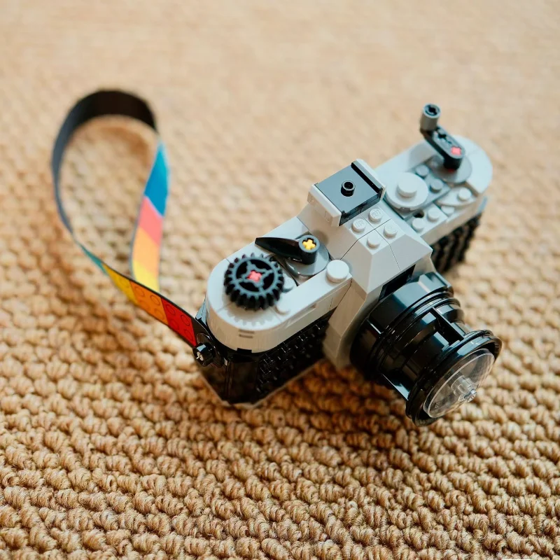 261PCS Creative 3in1 Retro Camera Video Cam TV Building Blocks 31147 MOC Construction Bricks Set Toy Gift For Children Kids
261PCS Creative 3in1 Retro Camera Video Cam TV Building Blocks 31147 MOC Construction Bricks Set Toy Gift For Children Kids