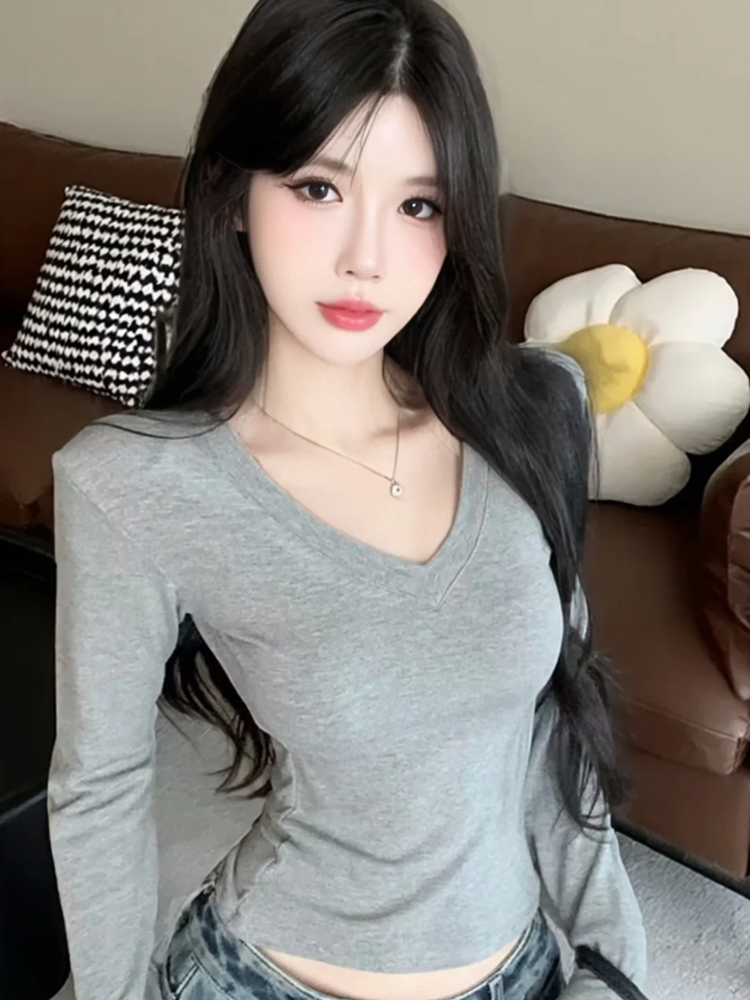 Chic V-neck Long Sleeve Base Shirt Women's Winter New Korean Version Simple Fashion Slimming Inner Wear Top Skin-friendly Bre...
Chic V-neck Long Sleeve Base Shirt Women's Winter New Korean Version Simple Fashion Slimming Inner Wear Top Skin-friendly Bre...