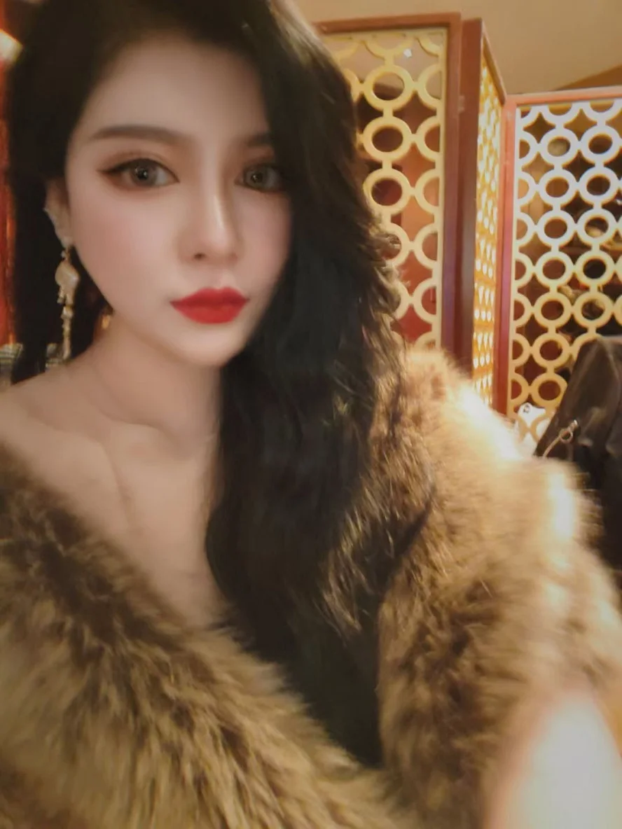 European American Trend Big Shawl Imitation Fox Fur Women's Stage Dinner Dress Fur Collar Wraps Bridal Autumn Winter Neckerchief
European American Trend Big Shawl Imitation Fox Fur Women's Stage Dinner Dress Fur Collar Wraps Bridal Autumn Winter Neckerchief