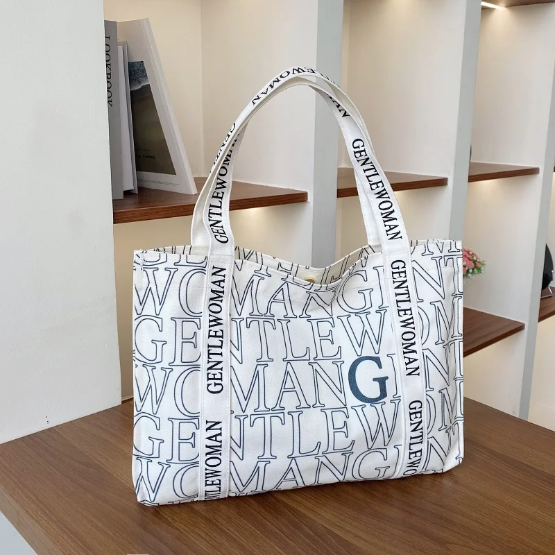 Womens Fashion Shoulder Bag Designer Aesthetic with High Quality Material Luxury Style for Elegant Looks
Womens Fashion Shoulder Bag Designer Aesthetic with High Quality Material Luxury Style for Elegant Looks