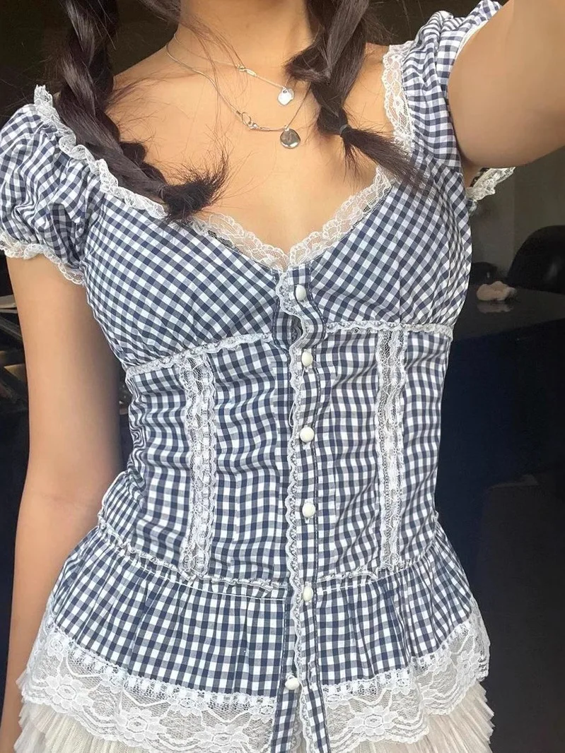 Сексуальный летний топ в клетку с кружевной отделкой и рукавами-фонариками для молодых девушек, дышащий, от китайского бренда
Сексуальный летний топ в клетку с кружевной отделкой и рукавами-фонариками для молодых девушек, дышащий, от китайского бренда