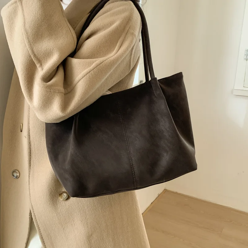 Women Retro Suede Tote Bag Large Capacity Soft Shoulder Handbag Casual Underarm Bag for Daily Work Commuter Travel
Women Retro Suede Tote Bag Large Capacity Soft Shoulder Handbag Casual Underarm Bag for Daily Work Commuter Travel