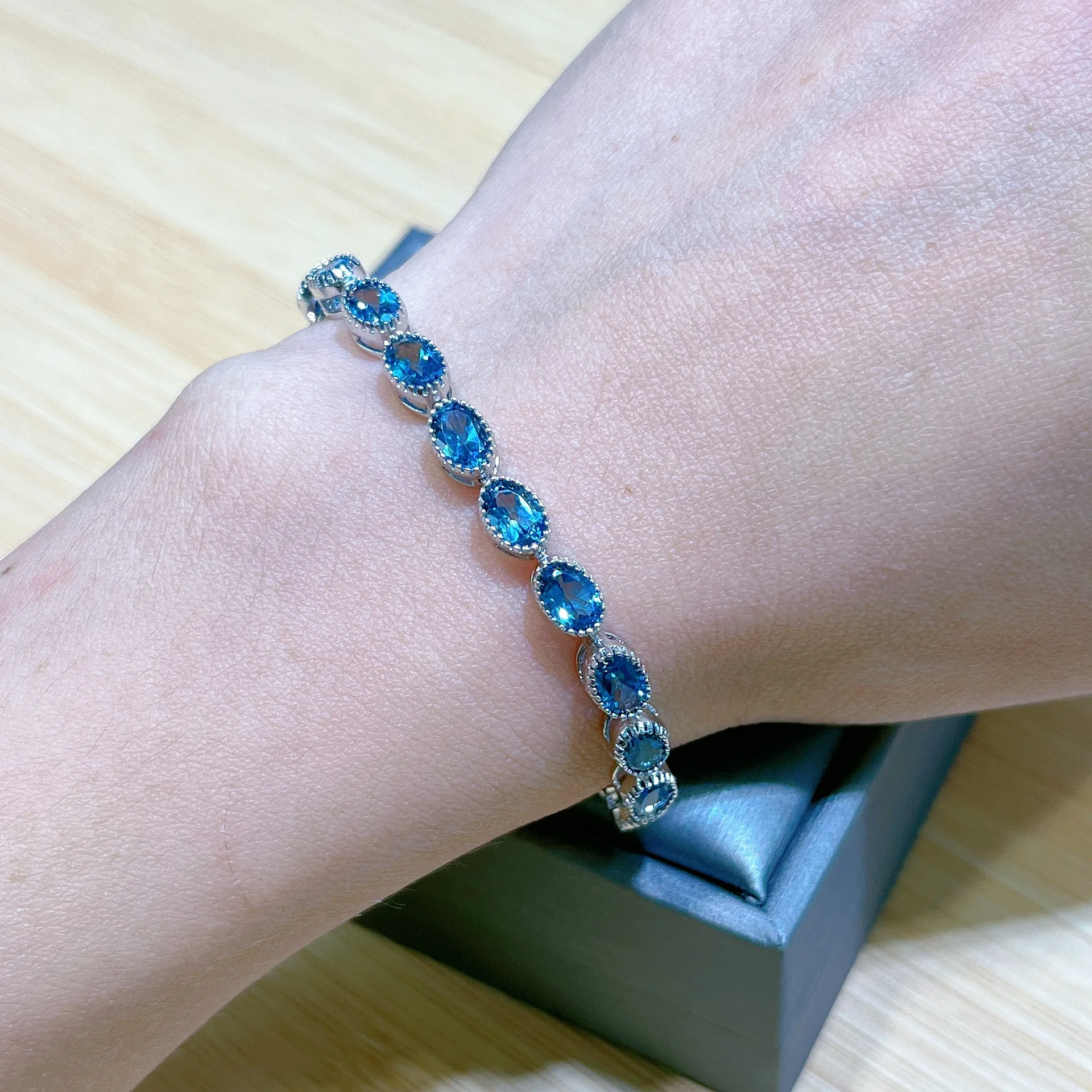 Natural London Blue Topaz Tennis Bracelet 4*6mm 925 Silver Platinum Plated Adjustable Link Bracelet for Women
Natural London Blue Topaz Tennis Bracelet 4*6mm 925 Silver Platinum Plated Adjustable Link Bracelet for Women