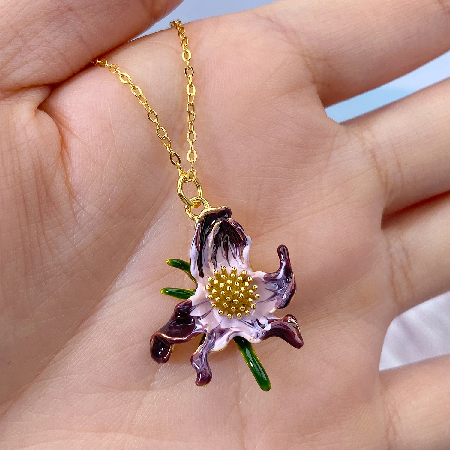YBO 2025 Fashion Lily Flower Pendant Women 100% 925 Sterling Silver Luxury Jewelry Wedding Party Ladies Necklaces Clavicle Chain
YBO 2025 Fashion Lily Flower Pendant Women 100% 925 Sterling Silver Luxury Jewelry Wedding Party Ladies Necklaces Clavicle Chain