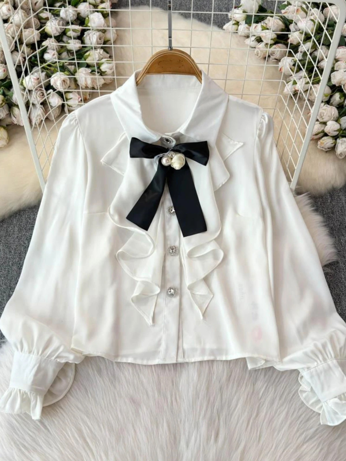 Chic Elegant Women'S Shirt Y2K Japanese 2000S Top With Ruffles Basic Shirts Woman Lapel Long Sleeve Goth White Blouse With Bows
Chic Elegant Women'S Shirt Y2K Japanese 2000S Top With Ruffles Basic Shirts Woman Lapel Long Sleeve Goth White Blouse With Bows