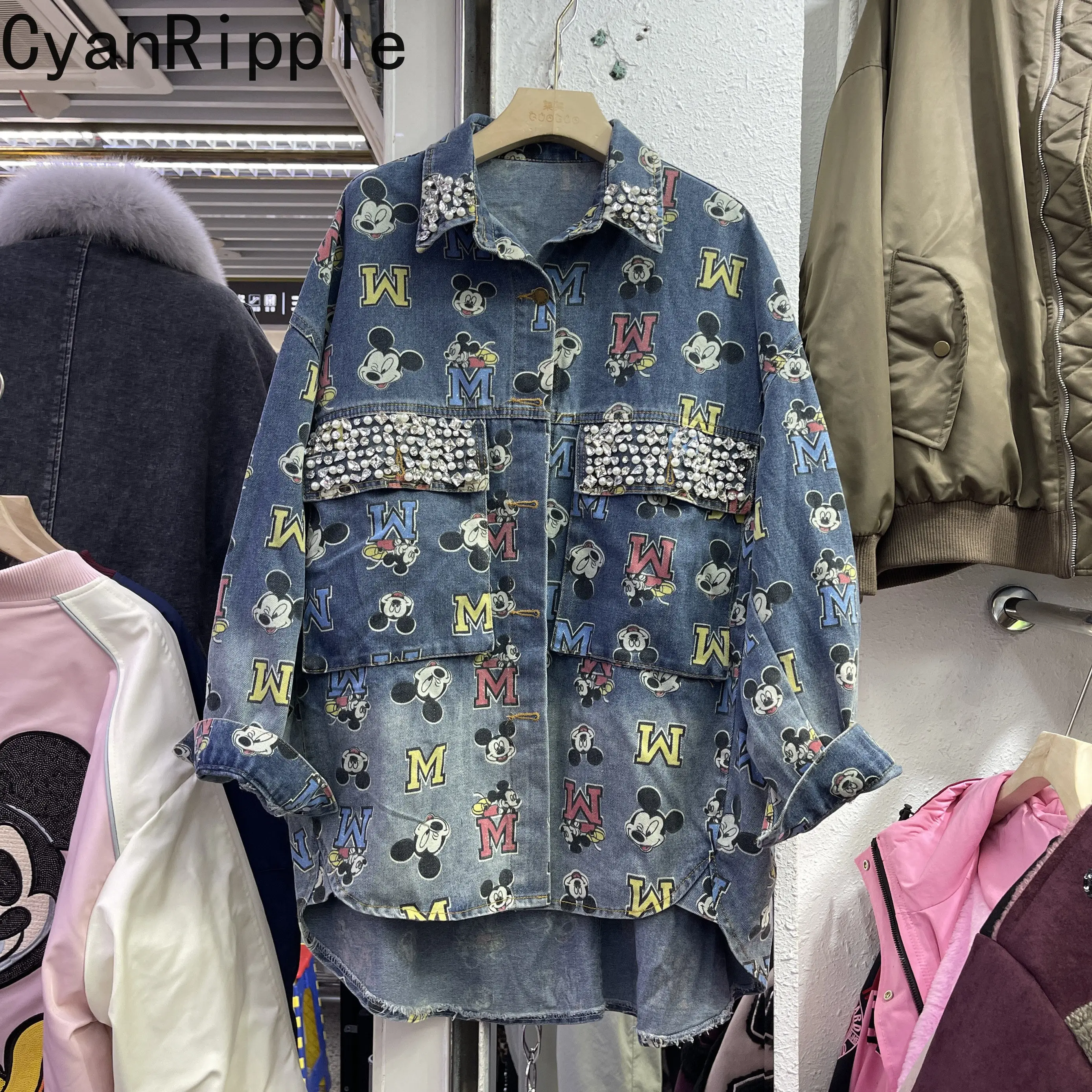 Модные свободные джинсовые кардиганы-пальто, стильные новые весенние повседневные рубашки средней длины с принтом Микки, роскошные топы оверсайз с бусинами и стразами
Модные свободные джинсовые кардиганы-пальто, стильные новые весенние повседневные рубашки средней длины с принтом Микки, роскошные топы оверсайз с бусинами и стразами