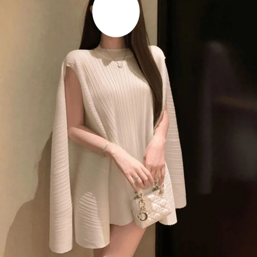 Elegant 2025 Summer Poncho Chic Fashion Women Round Collar Cape Solid Cloak Sleeveless Loose Pullowers Ladies Loose Casual Tops
Elegant 2025 Summer Poncho Chic Fashion Women Round Collar Cape Solid Cloak Sleeveless Loose Pullowers Ladies Loose Casual Tops