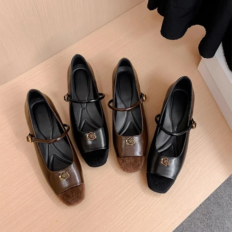 Новые весенние туфли Мэри Джейн для девочек 202, новые нишевые туфли с квадратным носком и мягкой подошвой на низком каблуке
Новые весенние туфли Мэри Джейн для девочек 202, новые нишевые туфли с квадратным носком и мягкой подошвой на низком каблуке