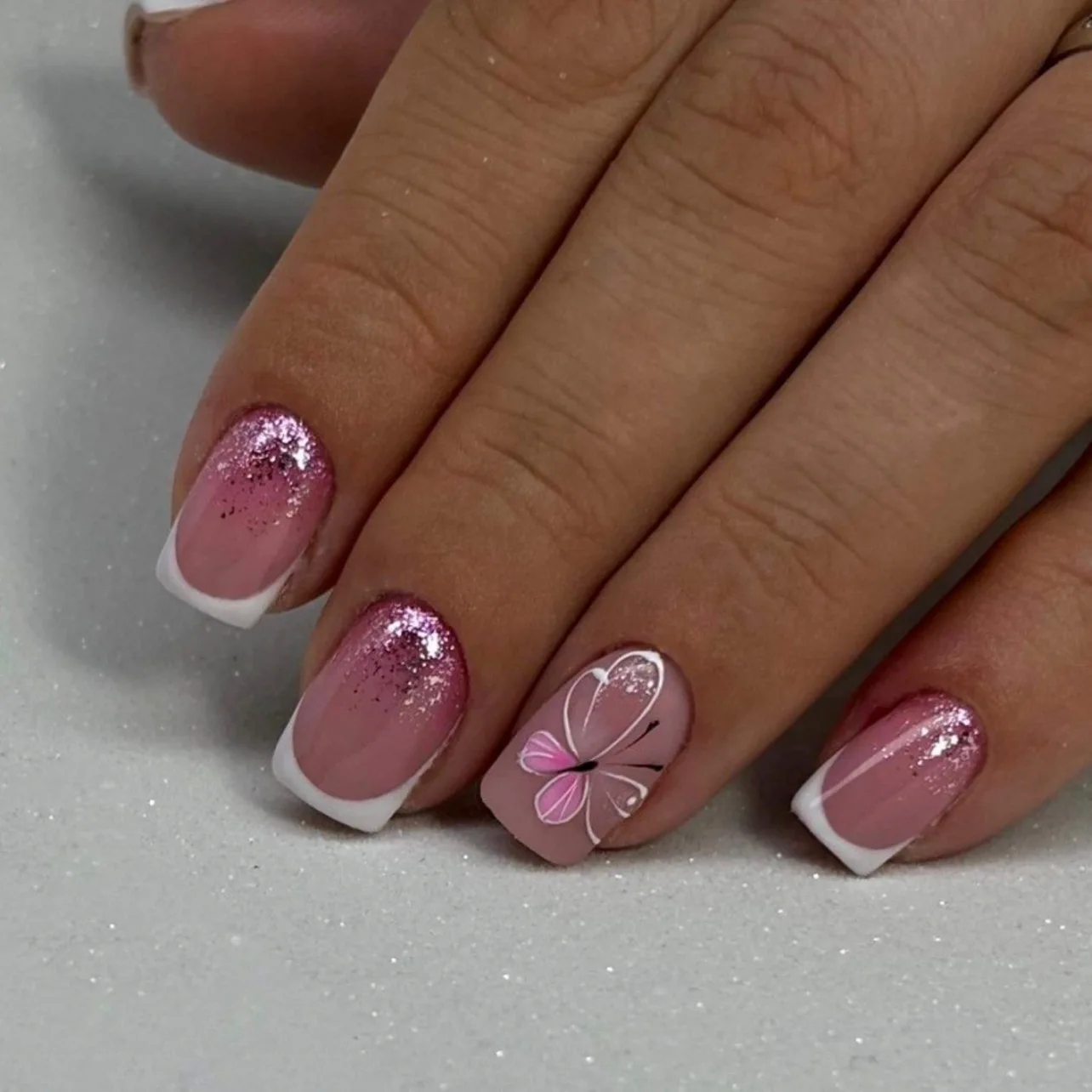 24PCS Pink Butterfly Flower Wearing Nail Short Square White French Nail Art Patch Explosive Shiny Piece Detachable Fake Nail
24PCS Pink Butterfly Flower Wearing Nail Short Square White French Nail Art Patch Explosive Shiny Piece Detachable Fake Nail