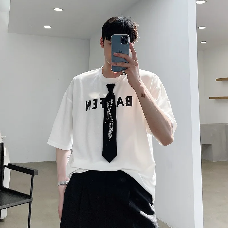 Loose Men's ort Sve T-irt Summer Faion Tie Design Personali Metal Chain Decoration round Ne Haome Casual Top
Loose Men's ort Sve T-irt Summer Faion Tie Design Personali Metal Chain Decoration round Ne Haome Casual Top