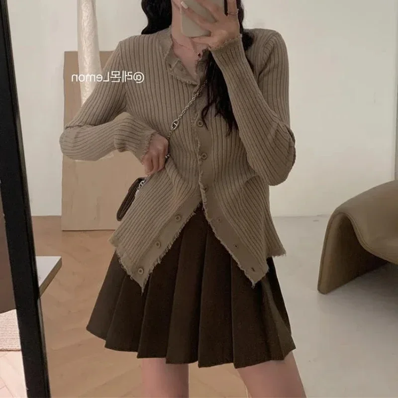 Korean Retro High-end and Western-style Temperament Slim Fit Long Sleeved V-neck Short Style Chic Fringed Knitted Cardigan Top
Korean Retro High-end and Western-style Temperament Slim Fit Long Sleeved V-neck Short Style Chic Fringed Knitted Cardigan Top