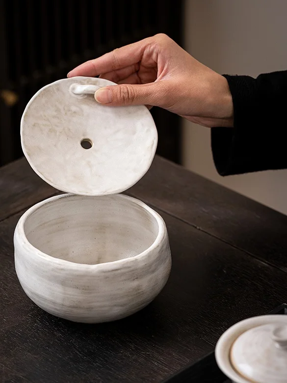 Retro Home Use Chai Fu Ceramic Cup Washing Basin with Lid Japanese Style Daily Use Tea Ceremony Tool for Gongfu Tea Making
Retro Home Use Chai Fu Ceramic Cup Washing Basin with Lid Japanese Style Daily Use Tea Ceremony Tool for Gongfu Tea Making