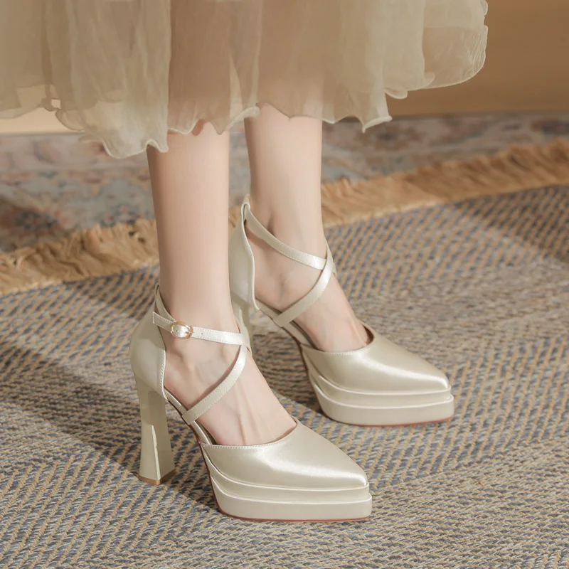 Thick Heel Hollow Super High Heel Single Shoes Women Wedding Shoes Bride Shoes
Thick Heel Hollow Super High Heel Single Shoes Women Wedding Shoes Bride Shoes