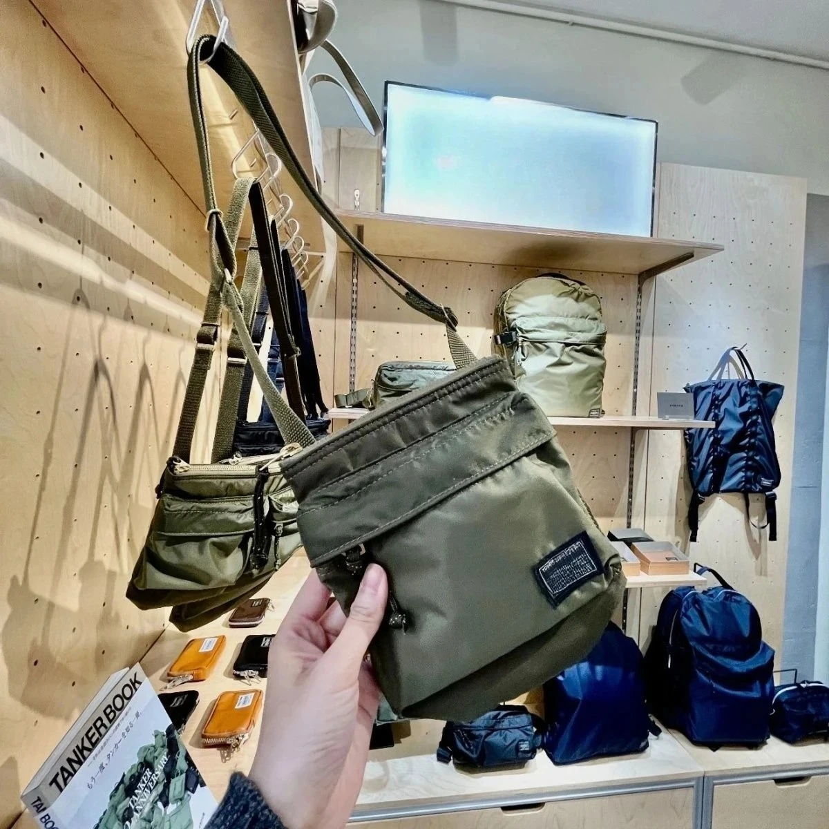 Unisex Mini Nylon Crossbody Bag Multi pocket Portable Pouch Lightweight Daily Commute Shoulder Bag for Outdoor Travel
Unisex Mini Nylon Crossbody Bag Multi pocket Portable Pouch Lightweight Daily Commute Shoulder Bag for Outdoor Travel