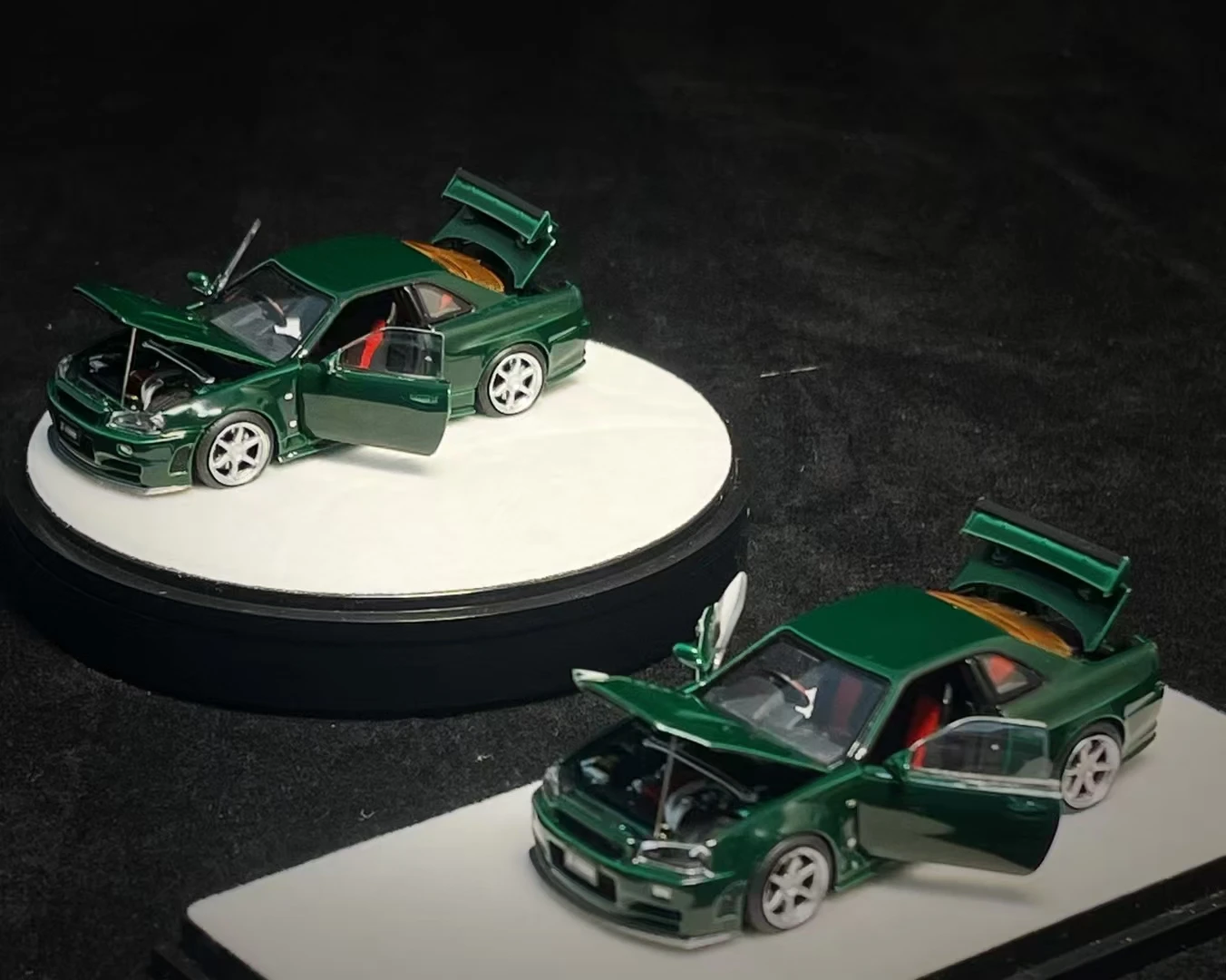 PGM 1:64 GTR R34 British Green Alloy fully open simulation car model Collection gift: One engine head
PGM 1:64 GTR R34 British Green Alloy fully open simulation car model Collection gift: One engine head