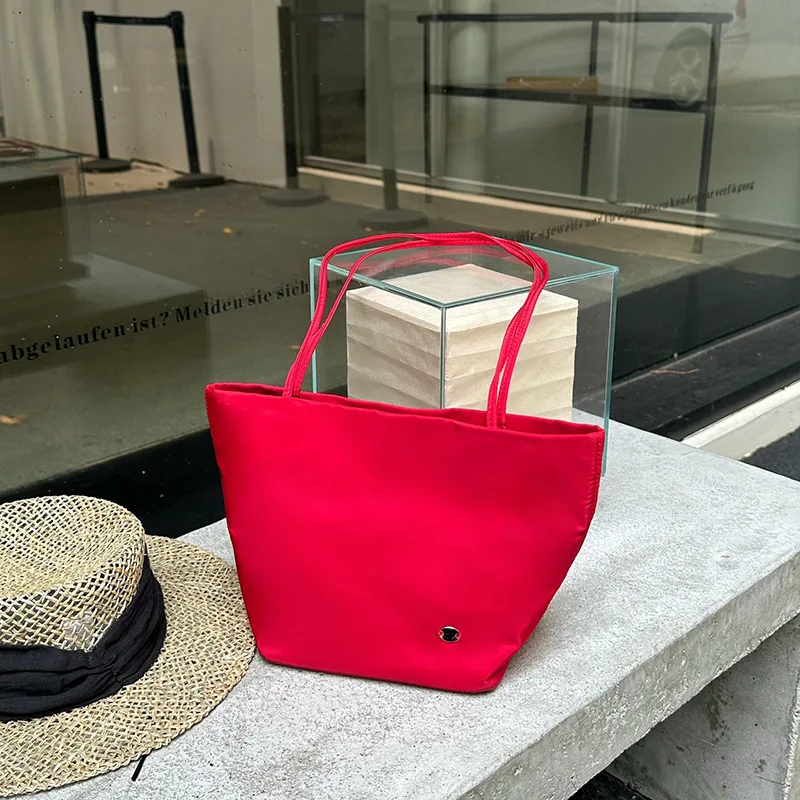 Candy Color Nylon Shoulder Bag Casual Soft Bucket Bags for Women Handbags Designer Bag NEW Small Light Armpit Bags Shipping Tote
Candy Color Nylon Shoulder Bag Casual Soft Bucket Bags for Women Handbags Designer Bag NEW Small Light Armpit Bags Shipping Tote