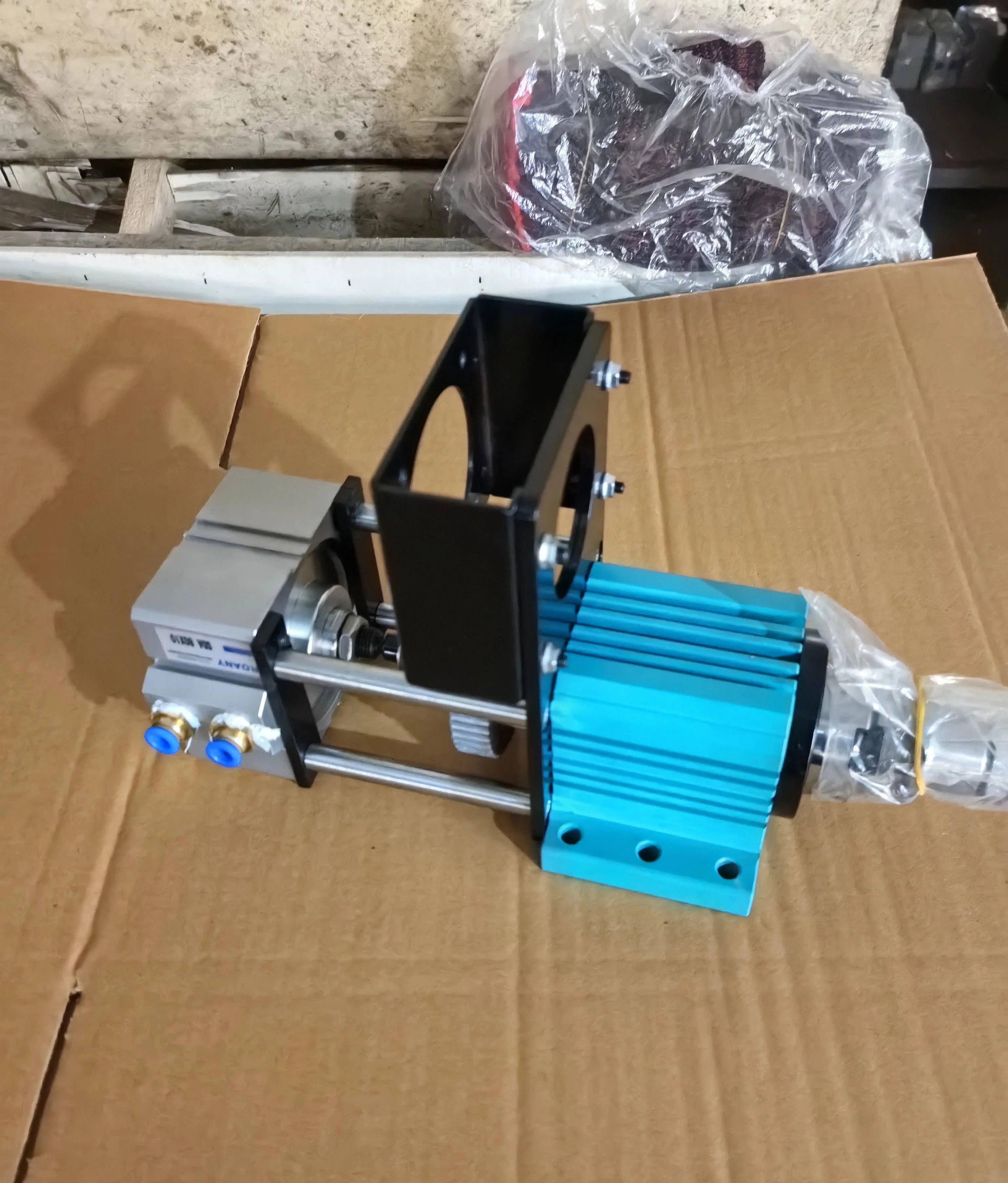 BT30 Unpowered Spindle Cylinder Pneumatic Semi-automatic Tool Changing Spindle Suitable for Carving, Drilling, Milling
BT30 Unpowered Spindle Cylinder Pneumatic Semi-automatic Tool Changing Spindle Suitable for Carving, Drilling, Milling