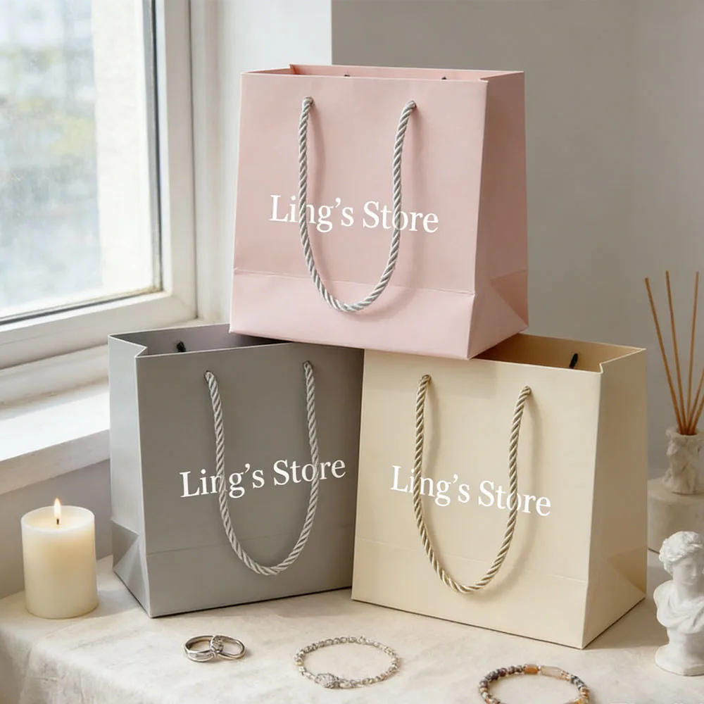 24pcs Custom Logo Jewelry Paper Handle Bags 14x15x7cm White Grey Pink Wedding Favors Gift Storage Packaging Personalized Pouch
24pcs Custom Logo Jewelry Paper Handle Bags 14x15x7cm White Grey Pink Wedding Favors Gift Storage Packaging Personalized Pouch