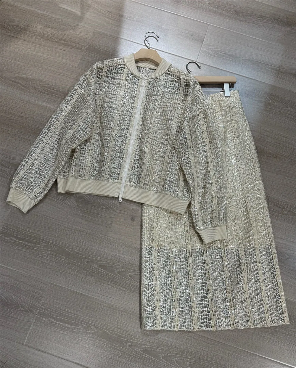 Elegant Shining Sequin Long Sleeve Cardigan Jacket + Sequins Mid-length Skirt Woman 2-Piece Set
Elegant Shining Sequin Long Sleeve Cardigan Jacket + Sequins Mid-length Skirt Woman 2-Piece Set