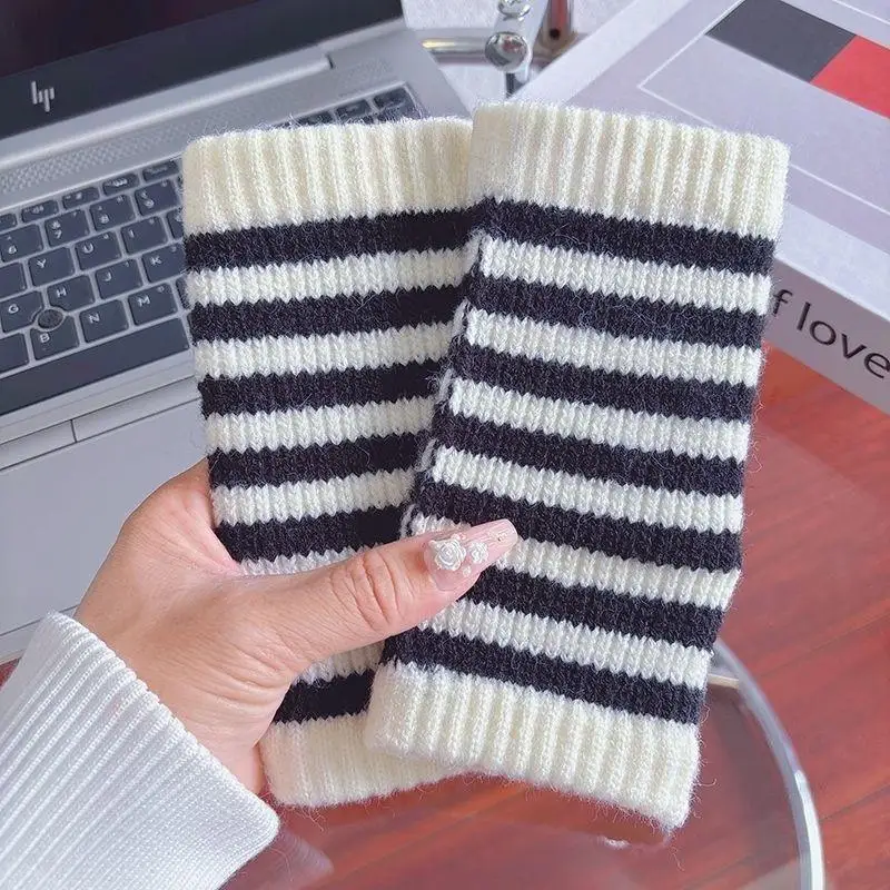 21cm Fingerless Gloves Knit Arm Sleeves Outdoor Wrist Gloves Y2K Striped Knitted Arm Warmer Wool Knitting Warm Half Gloves
21cm Fingerless Gloves Knit Arm Sleeves Outdoor Wrist Gloves Y2K Striped Knitted Arm Warmer Wool Knitting Warm Half Gloves