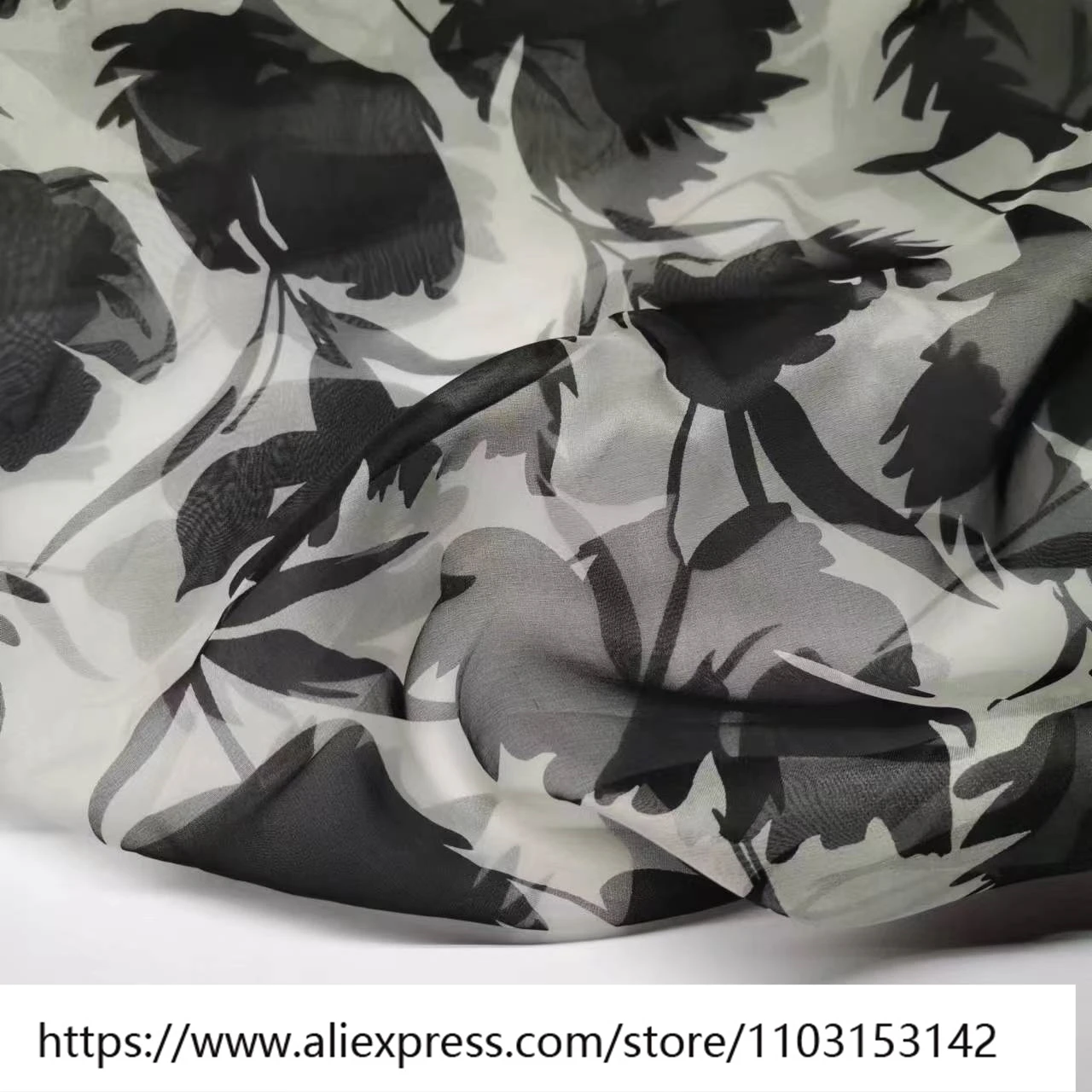 Designer Sewing Fabric Lightweight Women's 6Momme Silk Organza Black and White Printed Bone Skirt
Designer Sewing Fabric Lightweight Women's 6Momme Silk Organza Black and White Printed Bone Skirt
