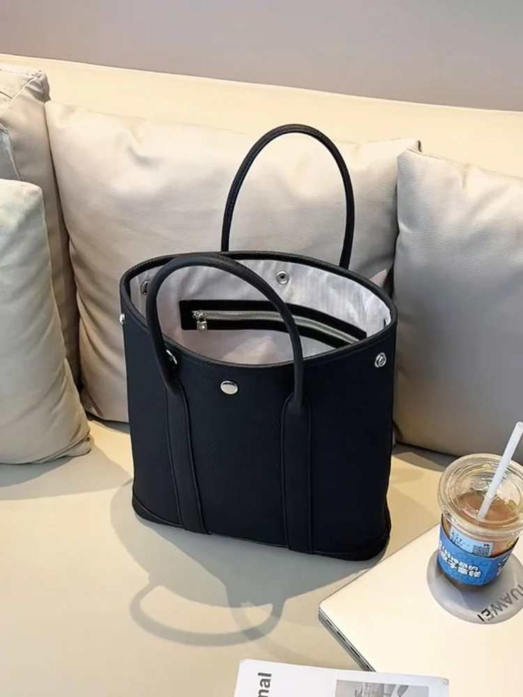 Black Large Capacity Garden Tote Bag Women's 2026 New High-End Sensation Luxury Handbag Shoulder Crossbody Summer Bag
Black Large Capacity Garden Tote Bag Women's 2026 New High-End Sensation Luxury Handbag Shoulder Crossbody Summer Bag