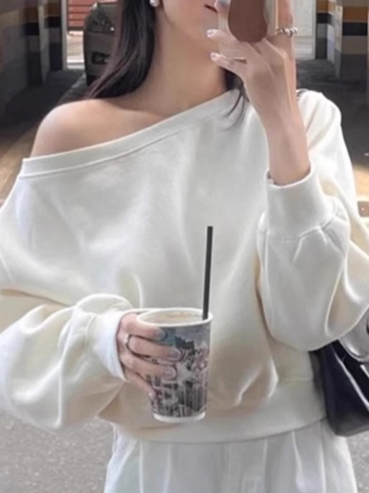 Chic Autumn Long Sleeve Shoulder Bared Loose Fit Hoodie Women's Fashion Casual Comfortable Polyester round Neck Sweatshirt
Chic Autumn Long Sleeve Shoulder Bared Loose Fit Hoodie Women's Fashion Casual Comfortable Polyester round Neck Sweatshirt