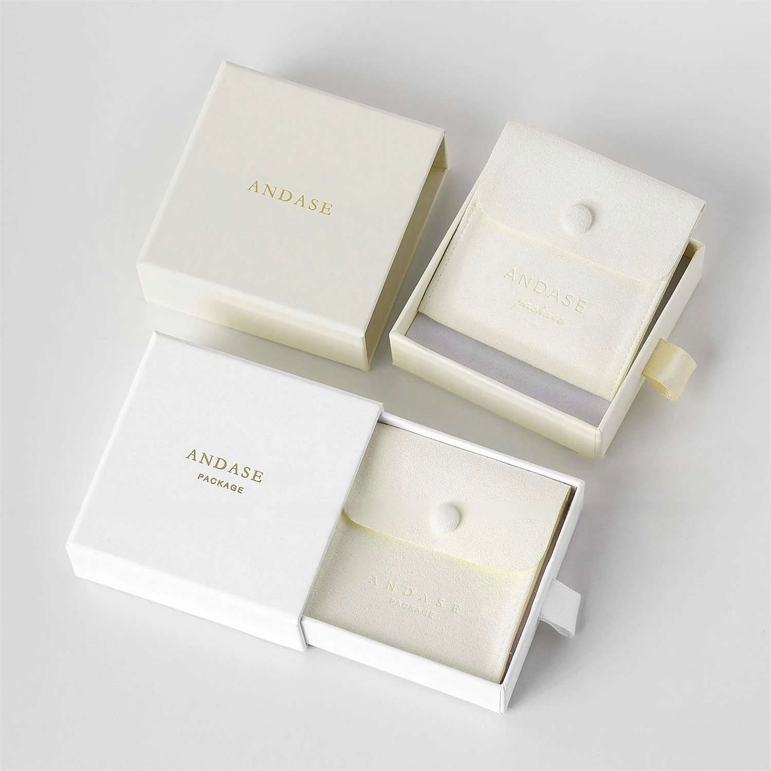 50sets 9*9*3.5cm Paper box with thicker pouch custom jewelry box personalized logo small jewelry packaging box bundle cardboard
50sets 9*9*3.5cm Paper box with thicker pouch custom jewelry box personalized logo small jewelry packaging box bundle cardboard