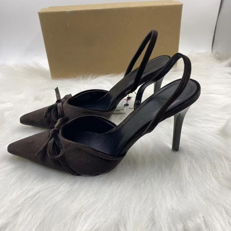 Женские вечерние сандалии с украшением в виде узла-бабочки, бархатные пикантные туфли в стиле ретро с острым носком и босоножками, элегантные туфли на высоком каблуке
Женские вечерние сандалии с украшением в виде узла-бабочки, бархатные пикантные туфли в стиле ретро с острым носком и босоножками, элегантные туфли на высоком каблуке