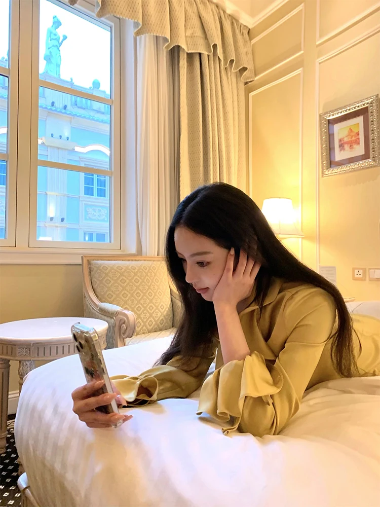 Романтическая шелковая блузка Good Morning Fan Fan с рюшами и расклешенными рукавами для женщин, весна-осень, французский стиль
Романтическая шелковая блузка Good Morning Fan Fan с рюшами и расклешенными рукавами для женщин, весна-осень, французский стиль