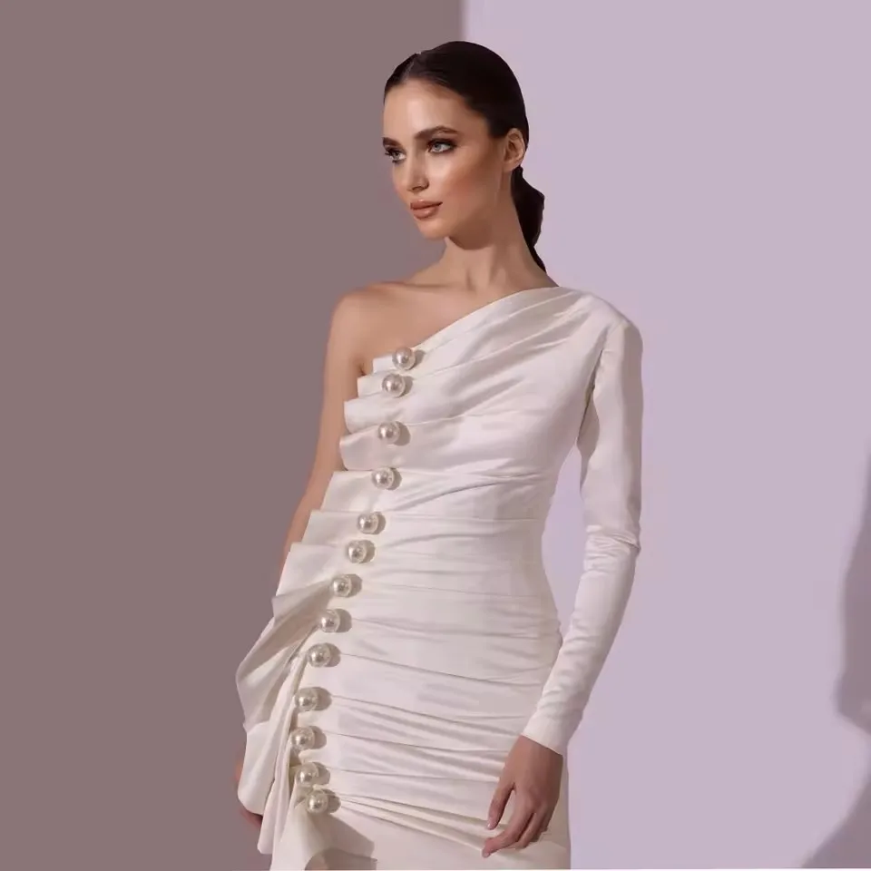 2025 Fashionable New Couture White One Shoulder Pleated Short Women Party Dresses With Ruffles Trim And Pearls Modest Women Maxi
2025 Fashionable New Couture White One Shoulder Pleated Short Women Party Dresses With Ruffles Trim And Pearls Modest Women Maxi