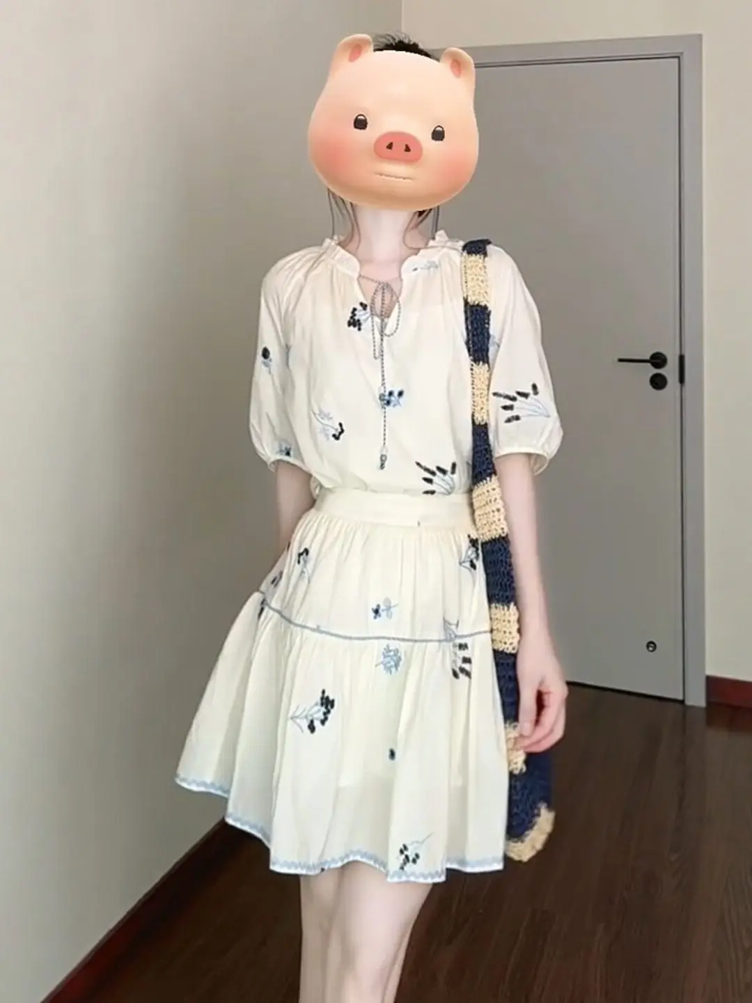 Romantic Embroidered Women's Summer Shirt And Short Skirt Set Slimming High Waist Bubble Sleeve Sweet Style Fashionable Ensemble
Romantic Embroidered Women's Summer Shirt And Short Skirt Set Slimming High Waist Bubble Sleeve Sweet Style Fashionable Ensemble
