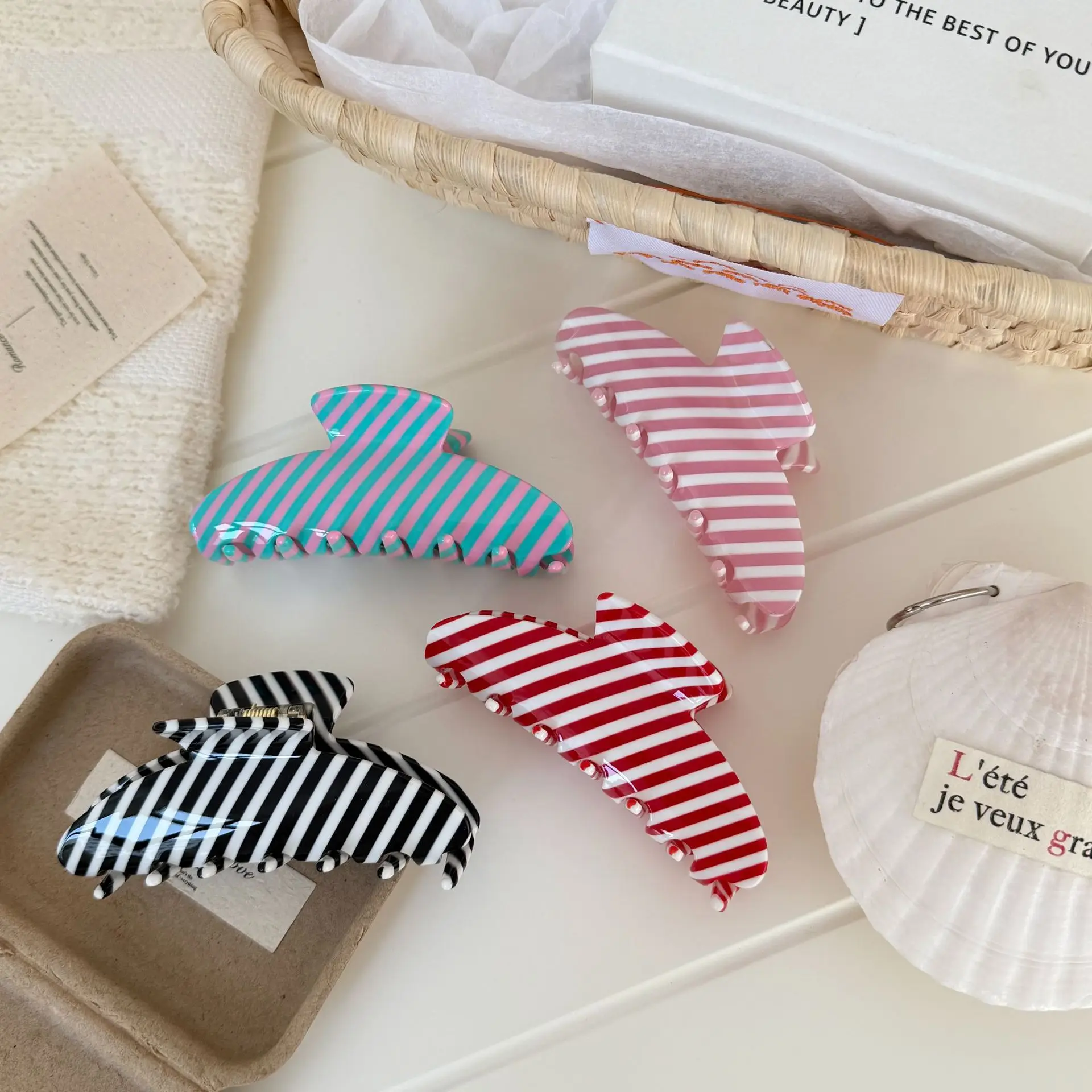 Hair Claw Clip Acrylic Oversized Striped French Cream Lightweight Strong Hold for Back Bun Updo Daily Party Premium
Hair Claw Clip Acrylic Oversized Striped French Cream Lightweight Strong Hold for Back Bun Updo Daily Party Premium