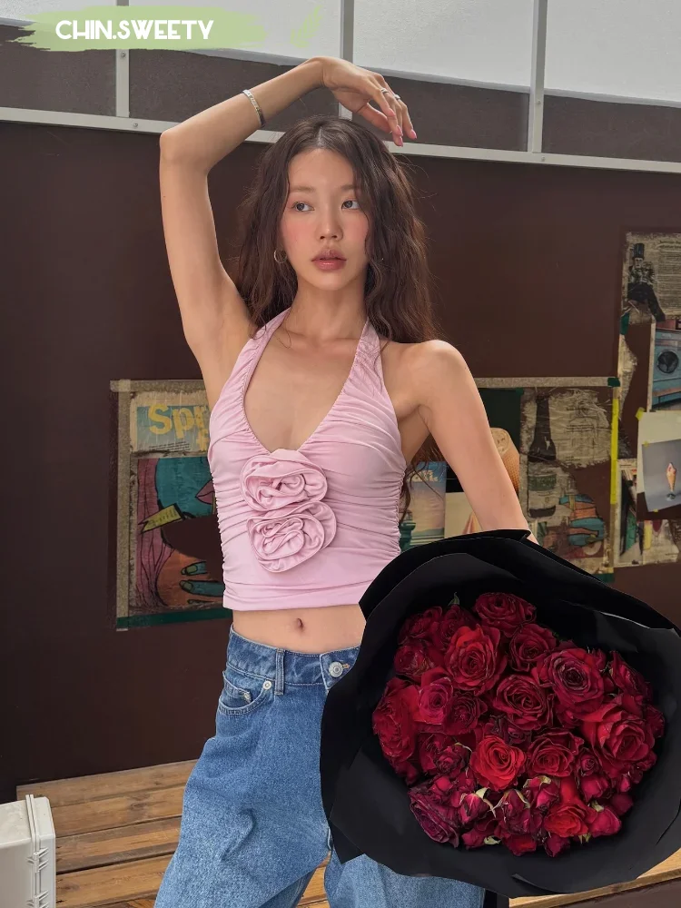 Solid Pleated 3d Floral Halter Top Women Sexy Sleeveless Waist Cinching Slim Fit Vest 2025 New Summer Party Holiday Female Wear
Solid Pleated 3d Floral Halter Top Women Sexy Sleeveless Waist Cinching Slim Fit Vest 2025 New Summer Party Holiday Female Wear